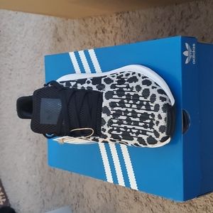 Adidas swift run w size 8 women